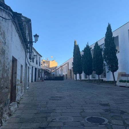 Hostal Poeta Machado Baeza Bagian luar foto
