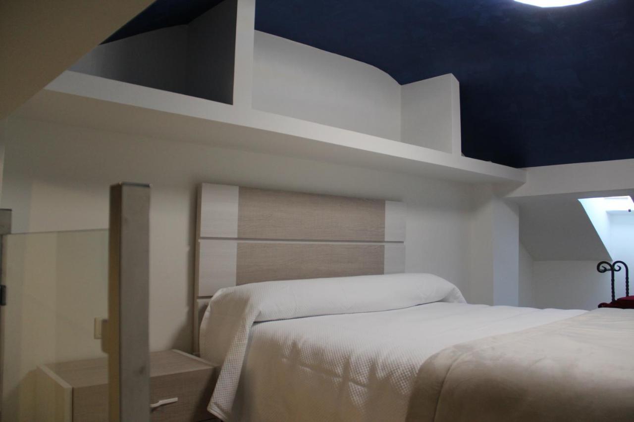 Hostal Poeta Machado Baeza Bagian luar foto