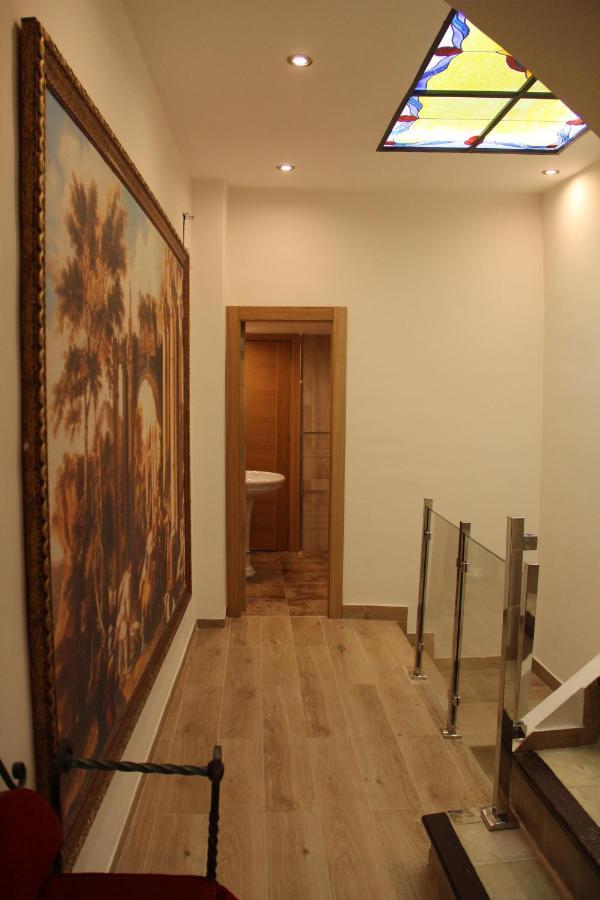 Hostal Poeta Machado Baeza Bagian luar foto
