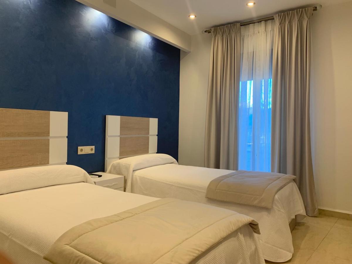 Hostal Poeta Machado Baeza Bagian luar foto