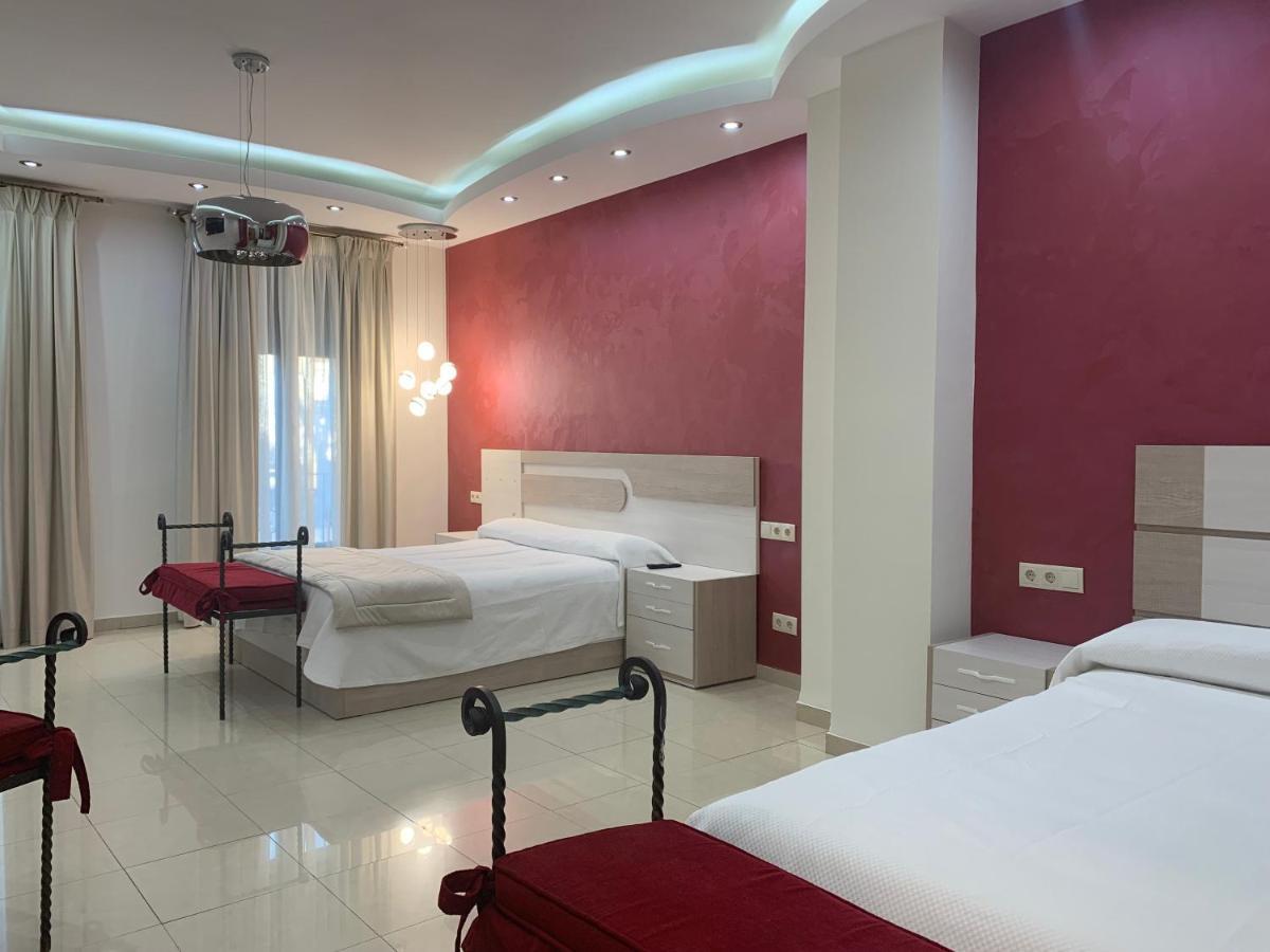 Hostal Poeta Machado Baeza Bagian luar foto