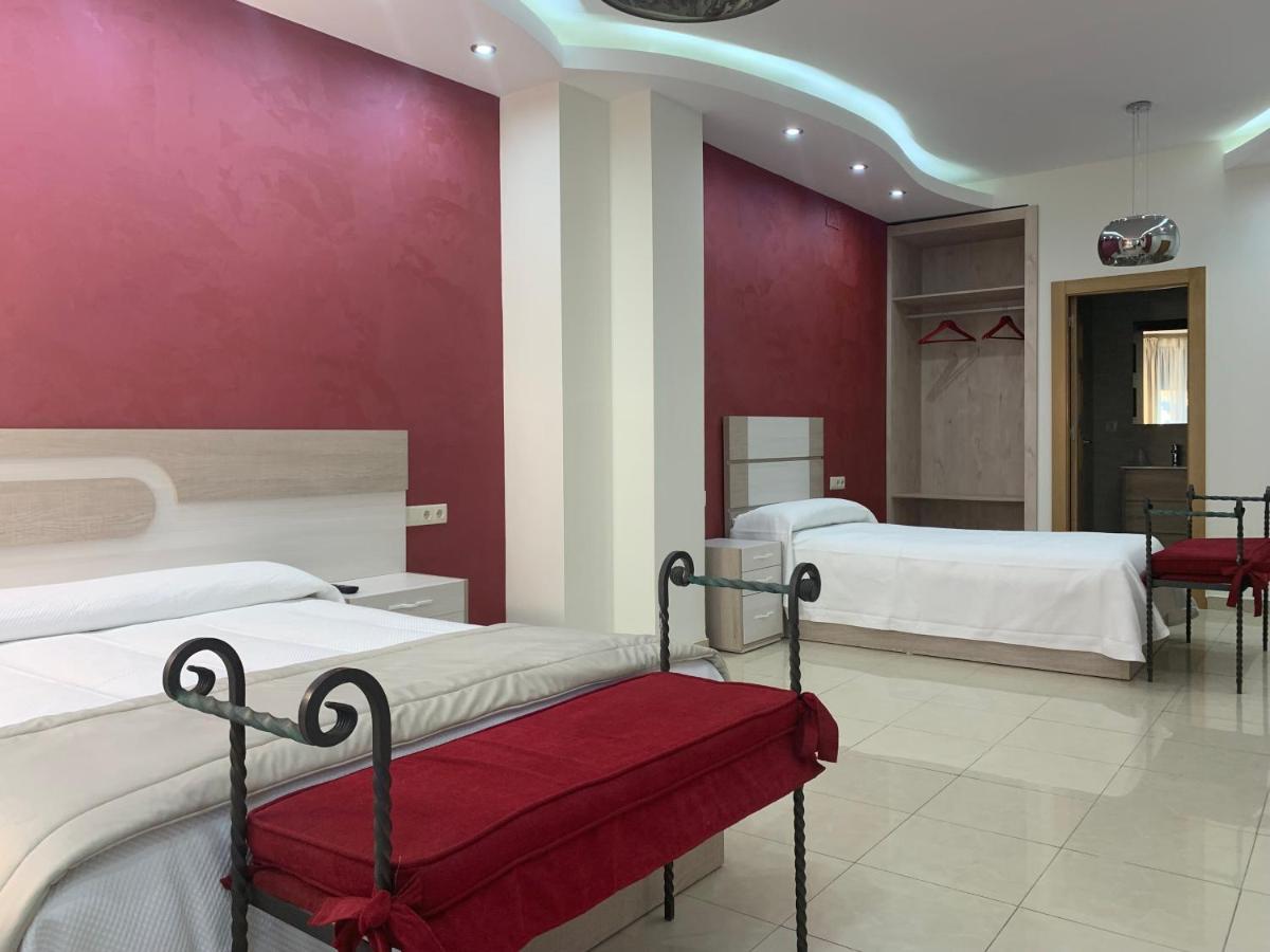 Hostal Poeta Machado Baeza Bagian luar foto