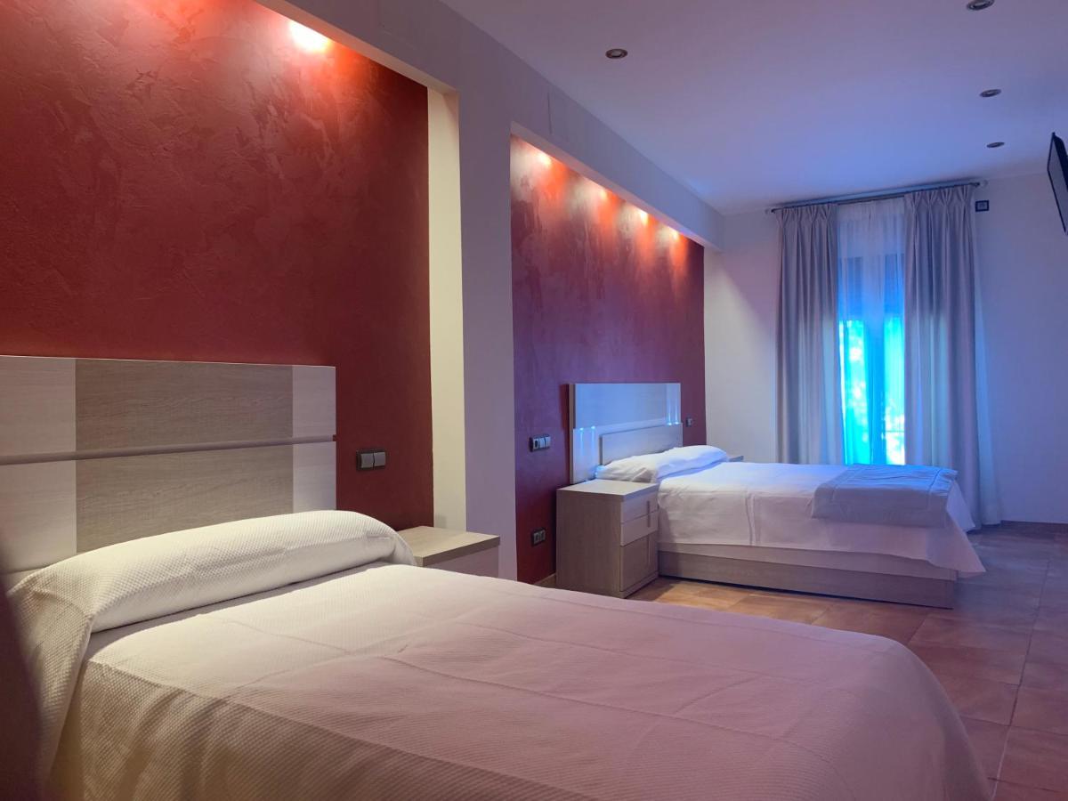 Hostal Poeta Machado Baeza Bagian luar foto