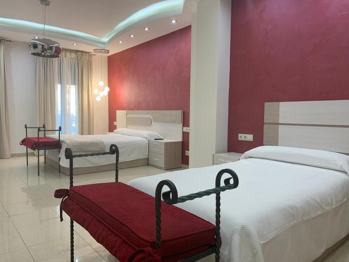 Hostal Poeta Machado Baeza Bagian luar foto