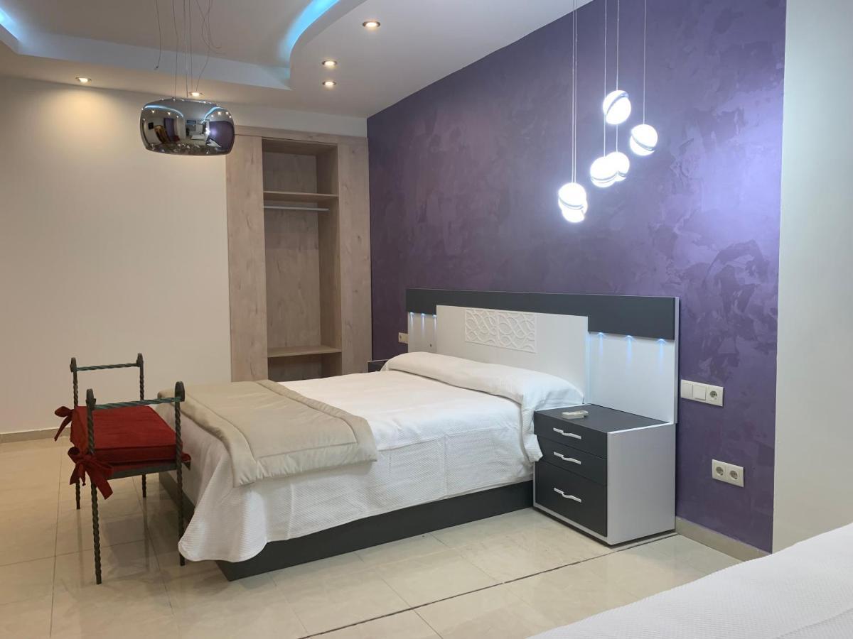 Hostal Poeta Machado Baeza Bagian luar foto