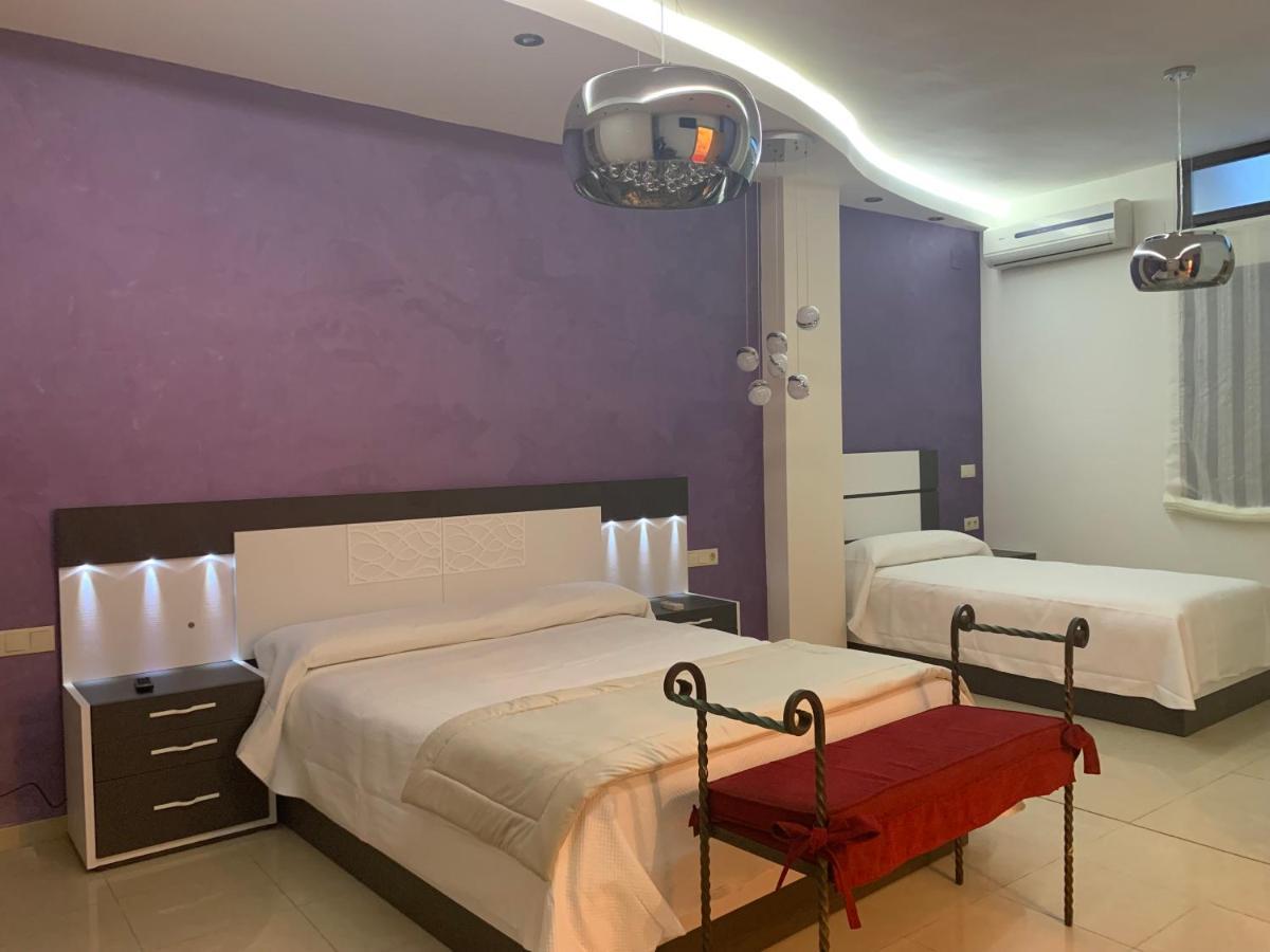 Hostal Poeta Machado Baeza Bagian luar foto