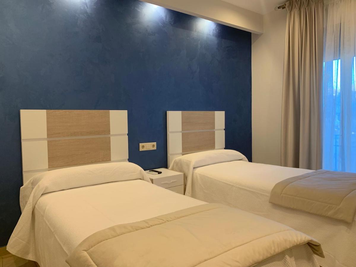 Hostal Poeta Machado Baeza Bagian luar foto